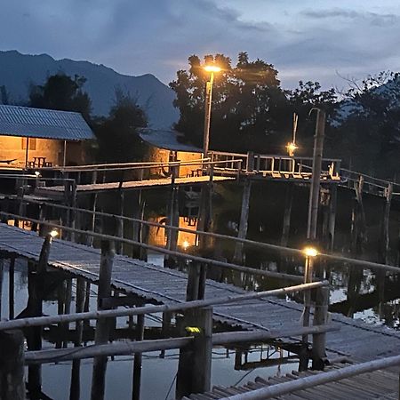 Numpu Baandin Hotell Sam Roi Yot Exteriör bild