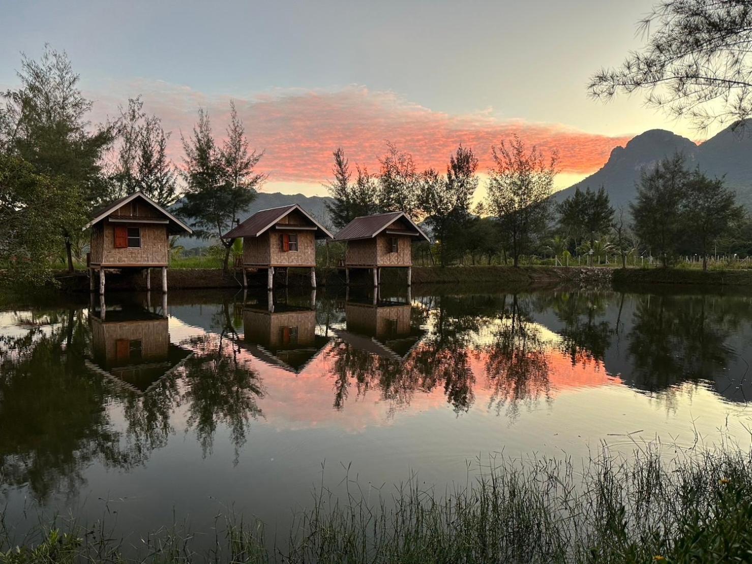 Numpu Baandin Hotell Sam Roi Yot Exteriör bild