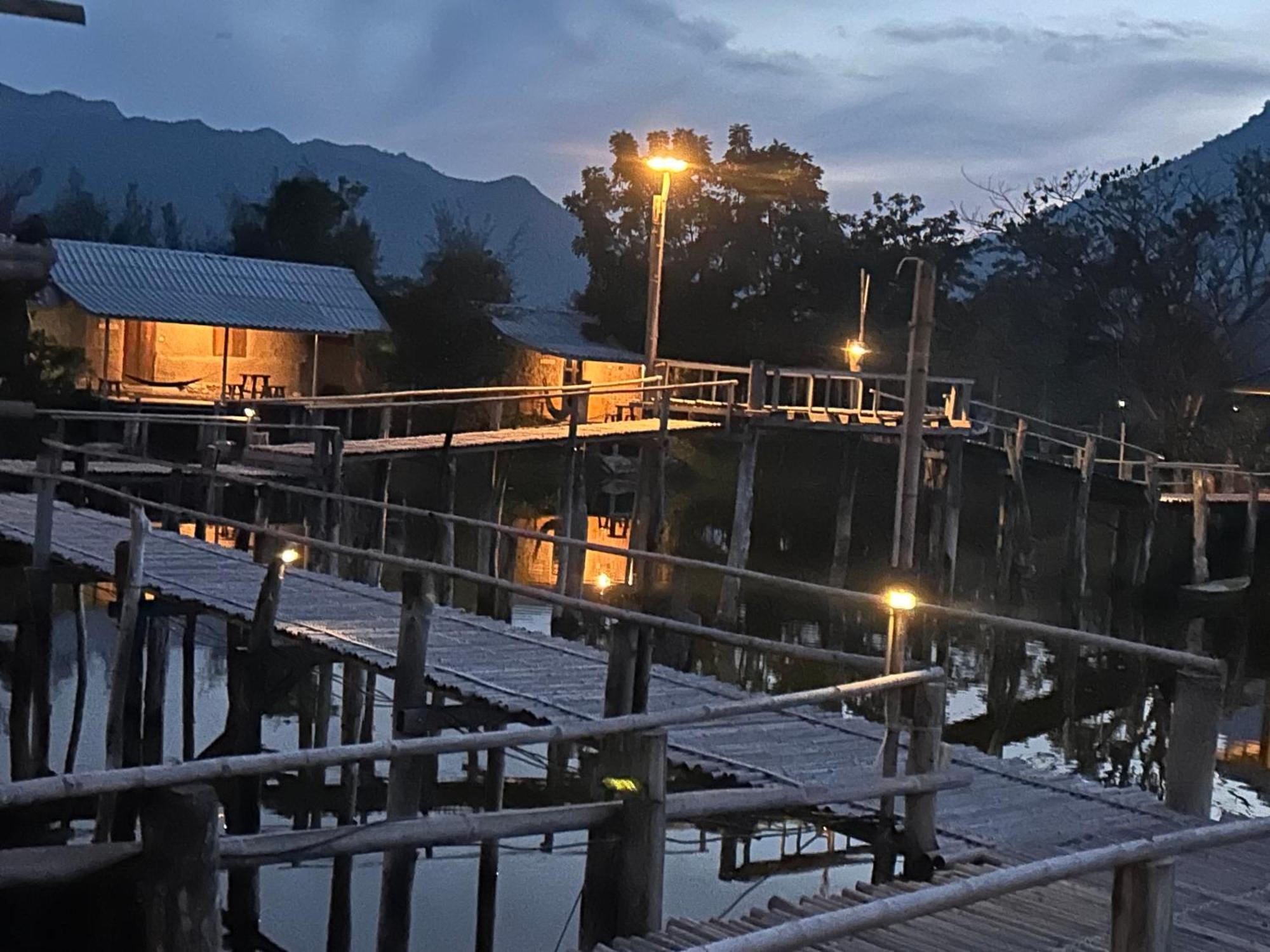 Numpu Baandin Hotell Sam Roi Yot Exteriör bild