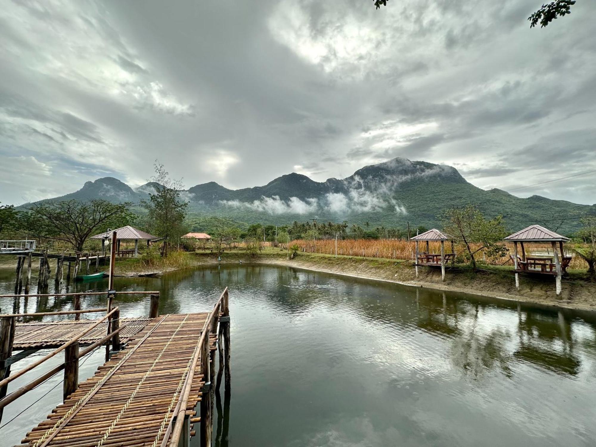Numpu Baandin Hotell Sam Roi Yot Exteriör bild