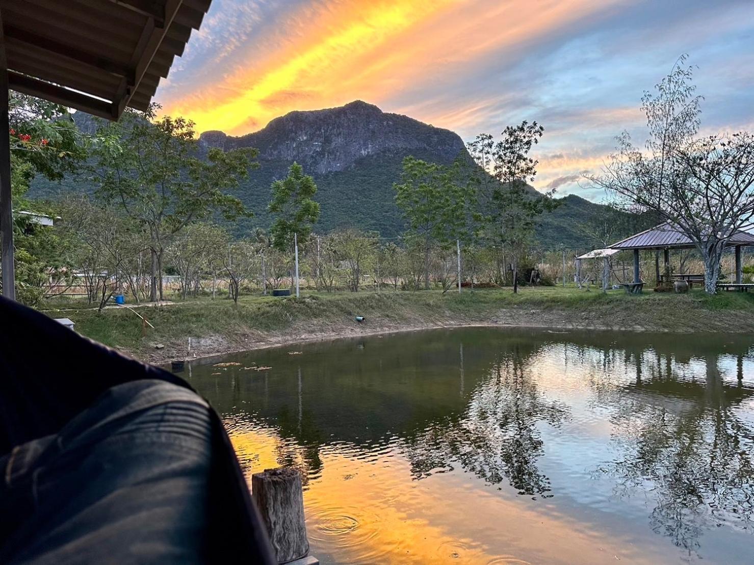 Numpu Baandin Hotell Sam Roi Yot Exteriör bild
